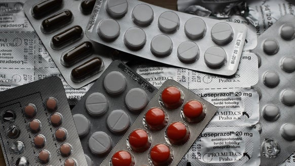 Tutto quello che devi sapere sulle interazioni tra vitamine e farmaci