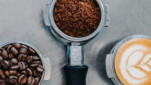 Care sunt avantajele consumului de cafeină? Merită utilizarea acestui supliment?
