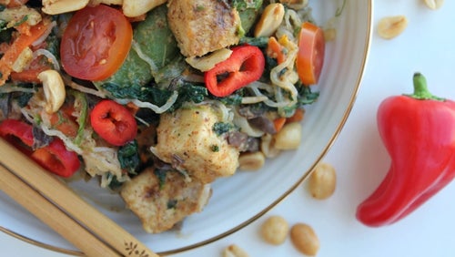 Low carb vegansk wok med tofu og nudler