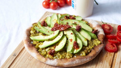 15 minutters vegansk opskrift | Avocado pizza med chili