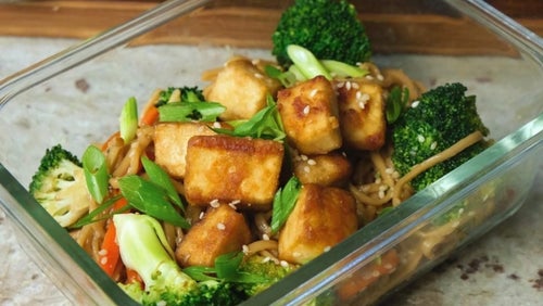 Sprød tofu & teriyaki nudler | Meal prep