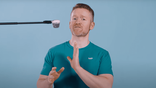 Stop med pre-workout dry scooping | Ernæringsekspert forklarer