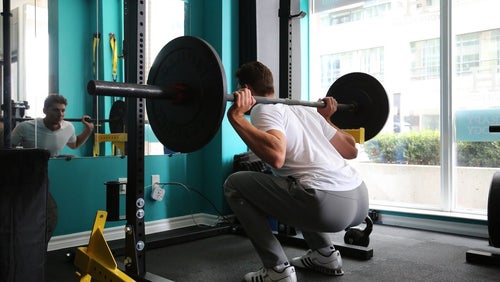 Hvad er den bedste squat for muskelvækst? | Barbell vs. Smith Stativ