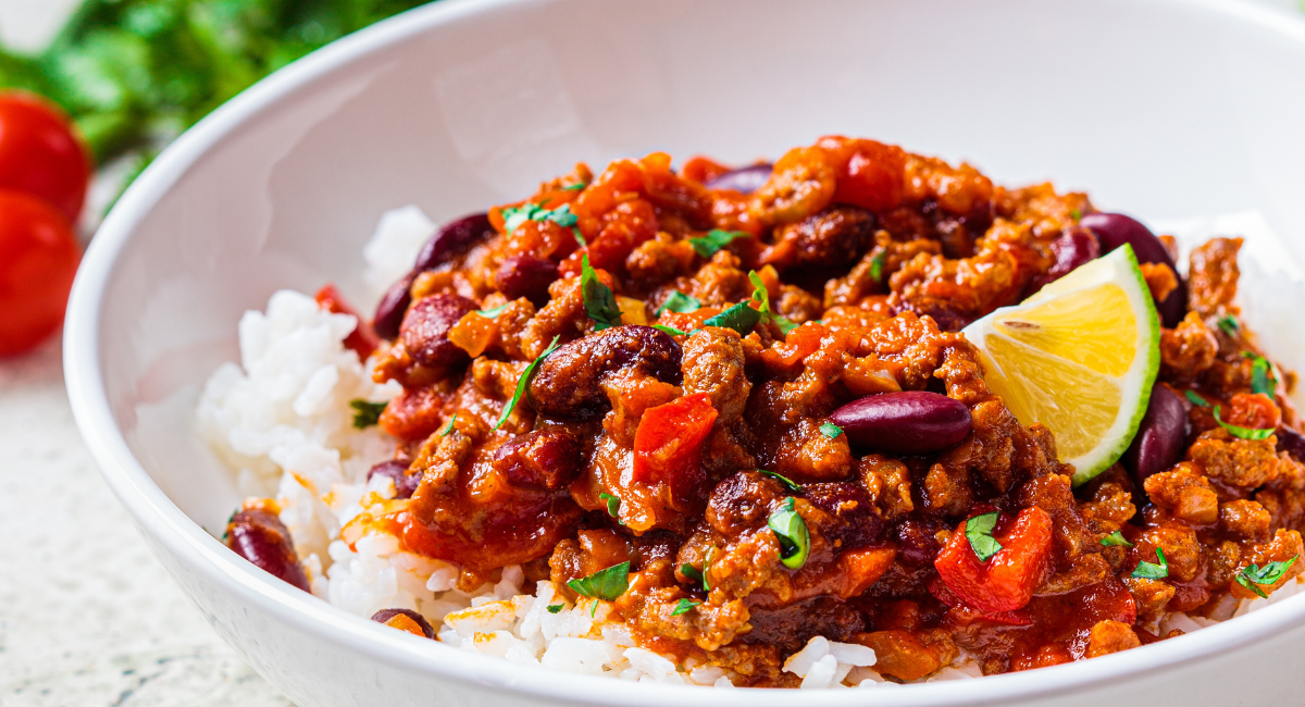 High-protein chili con carne prepared for meal prep