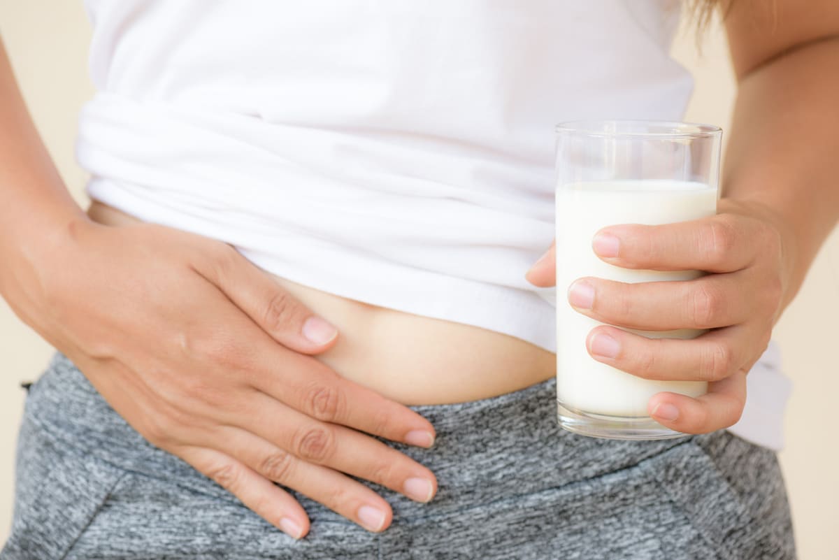 プロテインでお腹がゴロゴロ?乳糖不耐症のチェック方法とおすすめプロテイン紹介