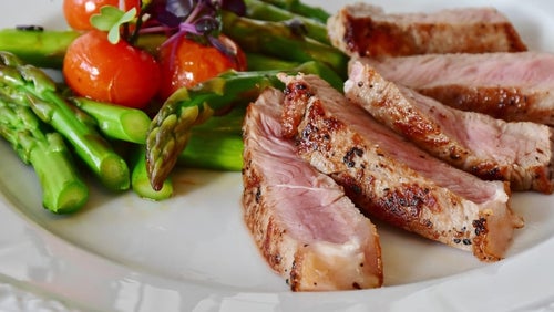 La viande rouge rend-elle plus fort ?