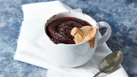 Recette mug cake protéiné au beurre de cacahuètes