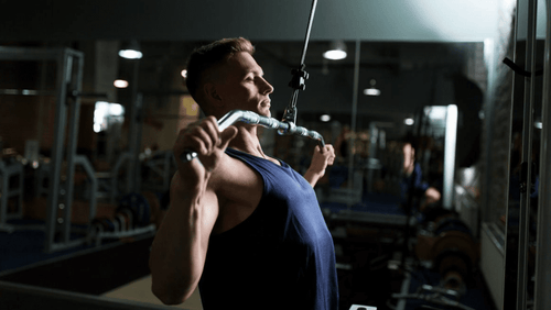 Comment utiliser la machine Lat Pulldown | Forme et exécution