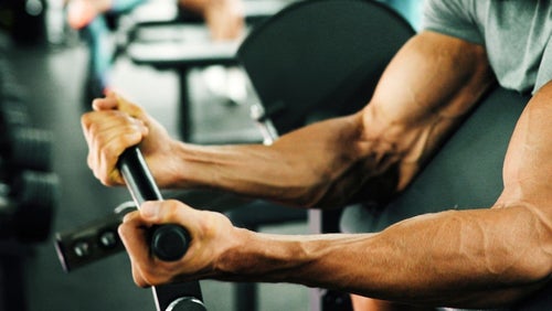 Développez votre masse musculaire grâce à nos conseils d'entraînement et de nutrition