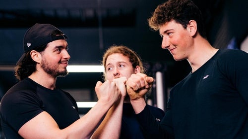 Un powerlifter et un bodybuilder tentent le WOD tiré du film 300