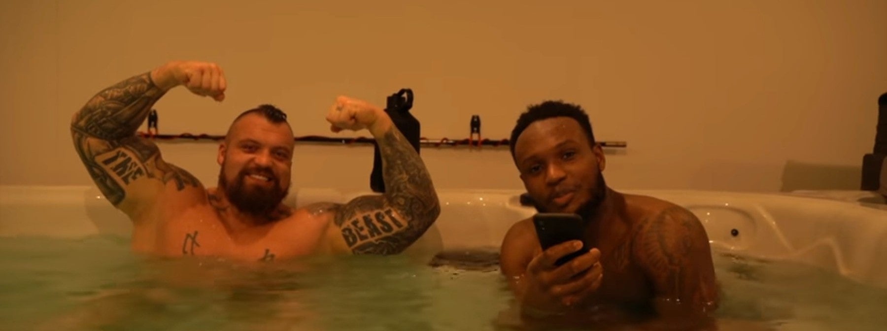 Jake Paul ist 'ein absoluter Trottel' | Eddie Hall & Viddal Riley Hot Tub Q&A