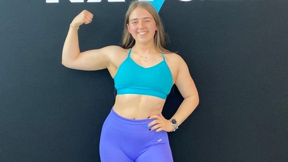 „Ich bin stolz darauf, eine Sportlerin mit Behinderung zu sein" | Eine studentische Kraftdreikämpferin spricht über ihre MS-Diagnose
