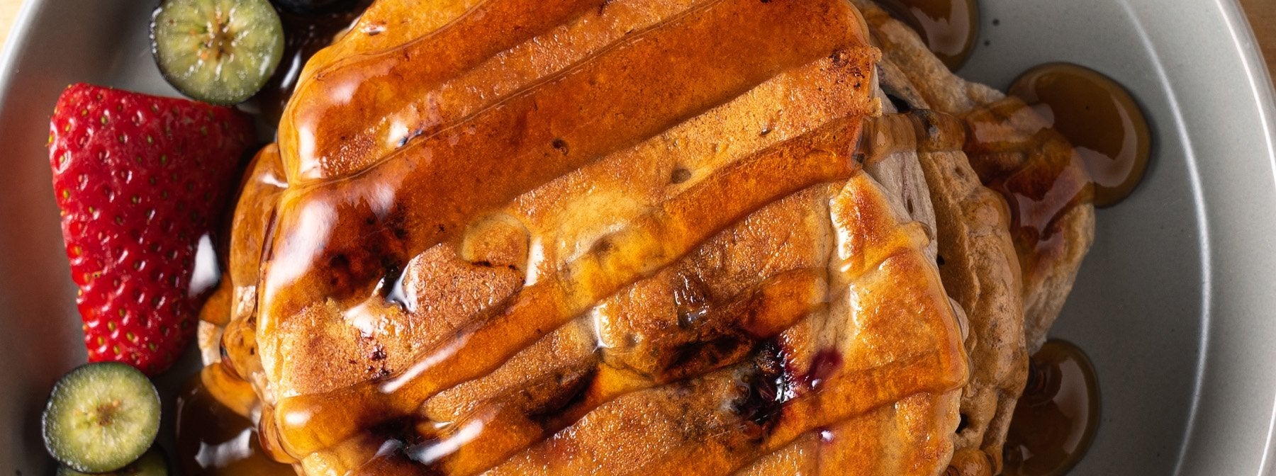 Gefrorene Protein Pancakes mit Beeren