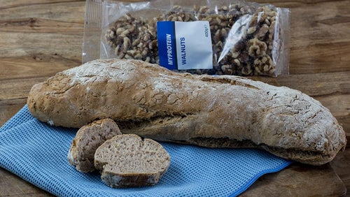 Selbstgemachtes Walnussbaguette
