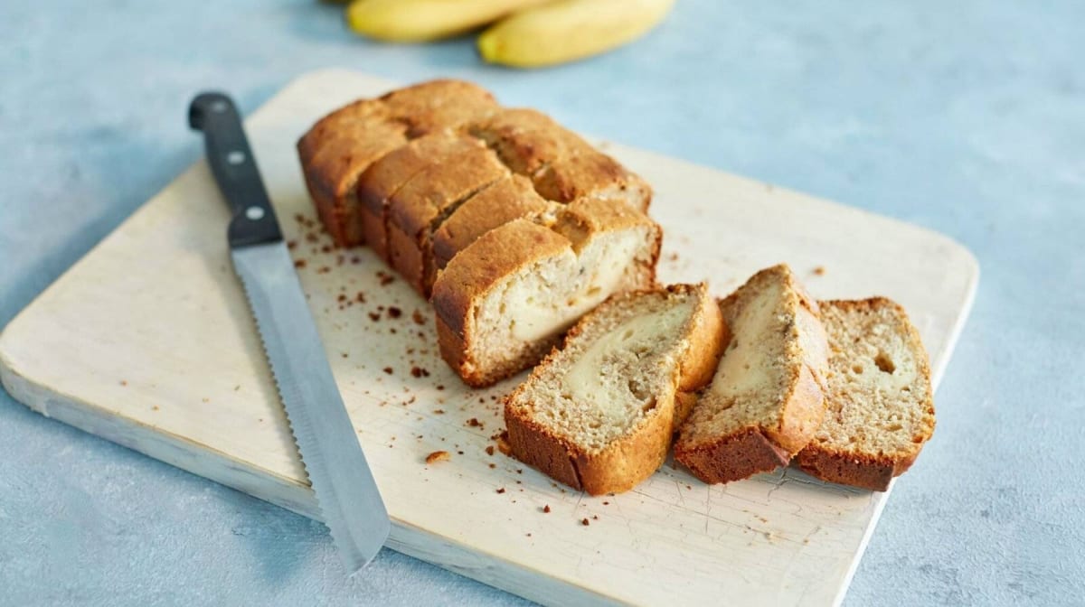 Mit Käsekuchen gefülltes Bananenbrot