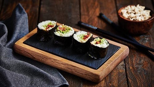 Vegetarisches Sushi mit roter Paprika & Bohnen