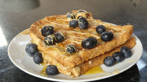 Protein French Toast mit Erdnussbutter-Füllung