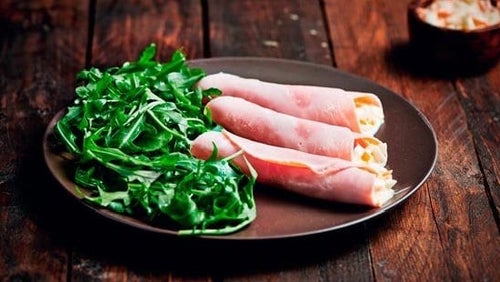 Schinkenröllchen mit Krautsalat