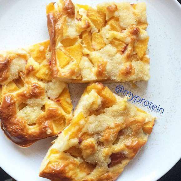Proteinricher Pfirsich Blechkuchen