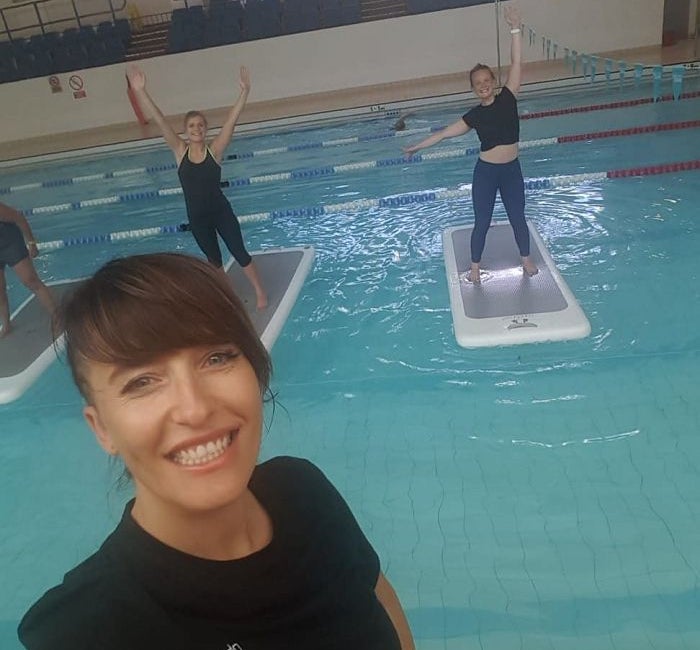 Wir haben einen Floating HIIT Kurs ausprobiert - Und so ist es gelaufen...