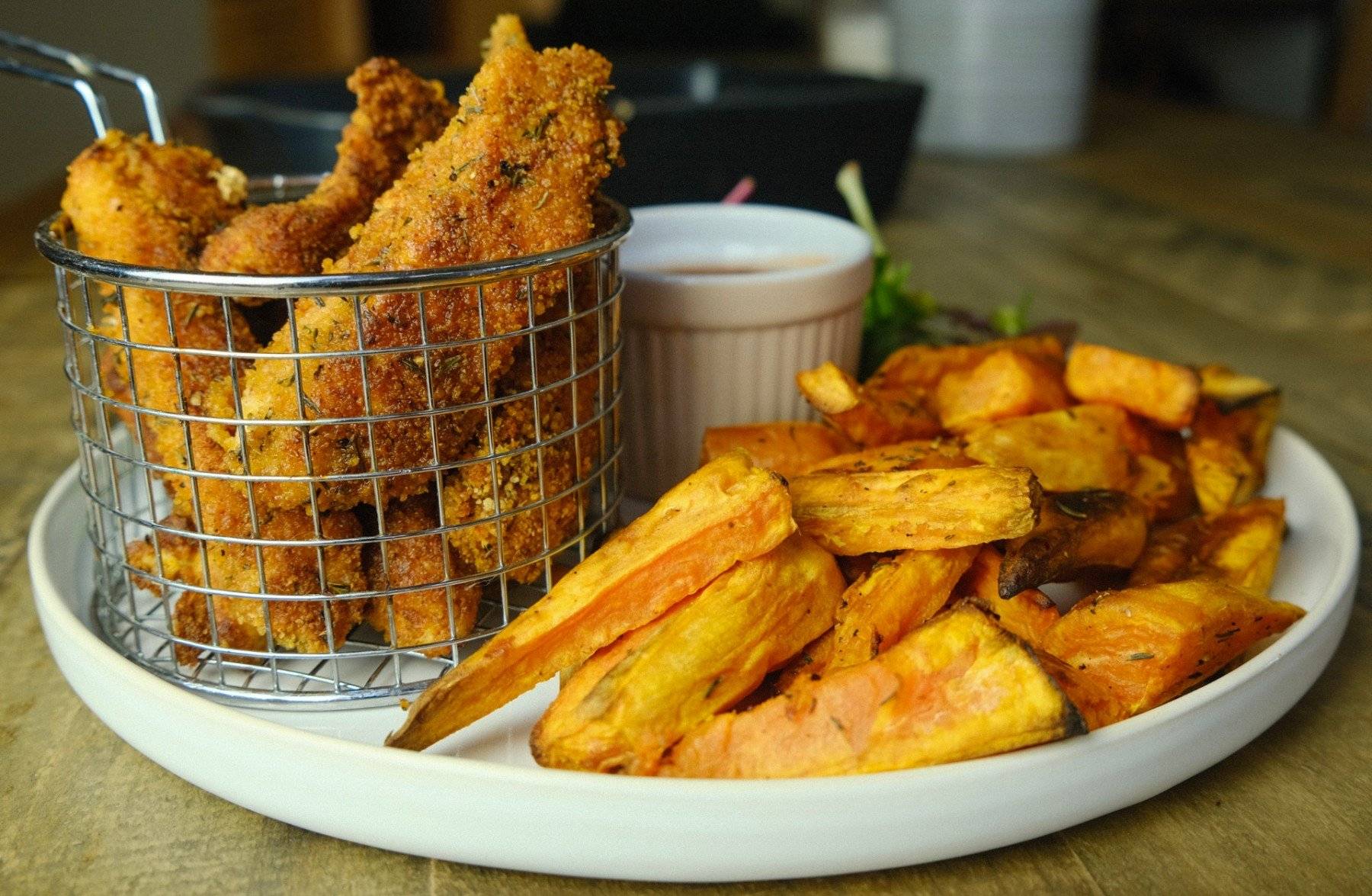 Crispy Chicken mit zuckerfreier Sauce | Südstaatenküche