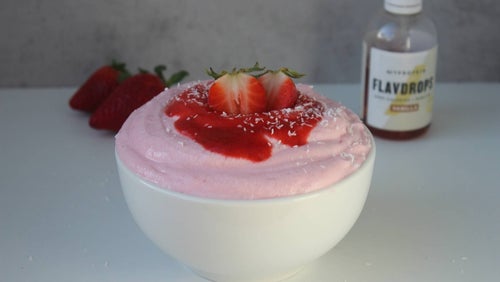 Locker luftiges Protein Erdbeermousse