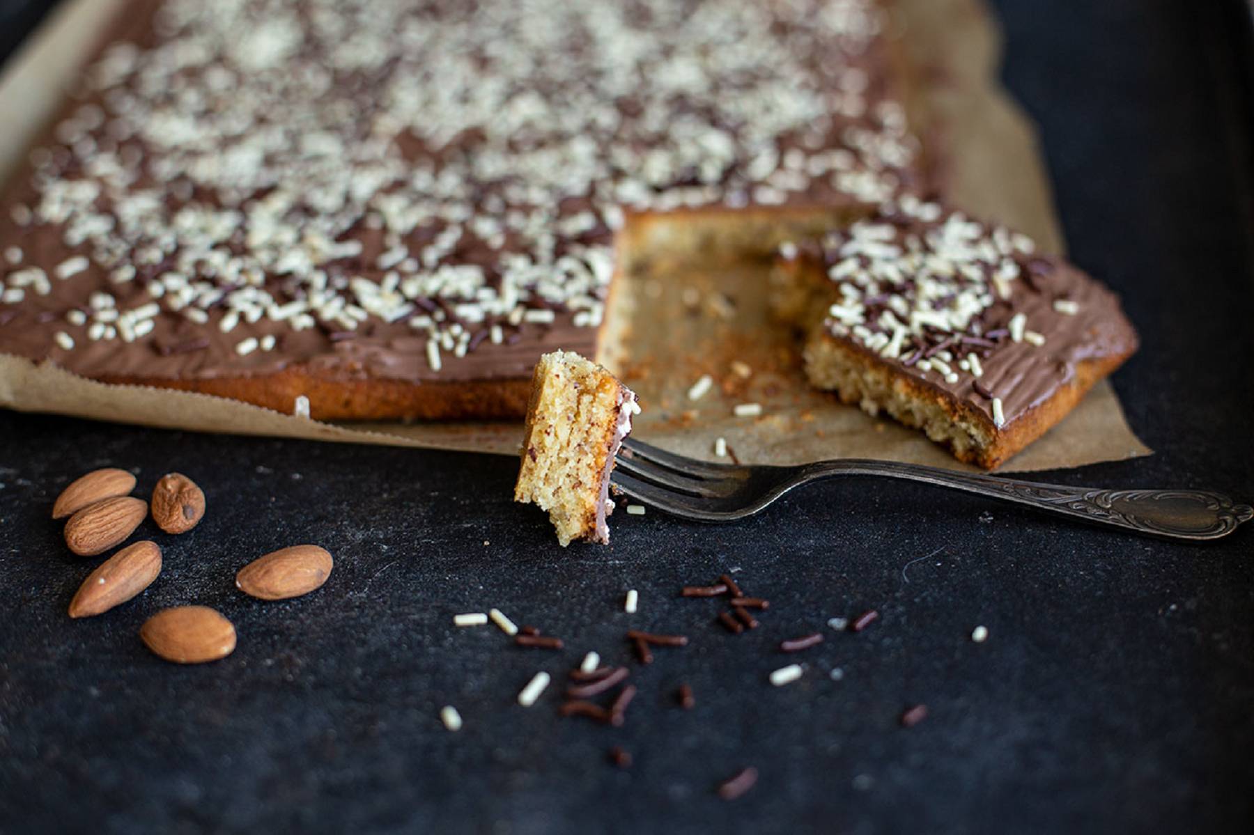 Proteinreicher Nusskuchen vom Blech