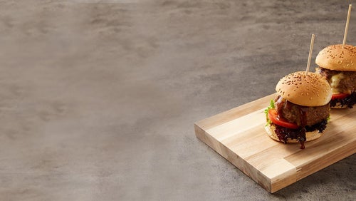 Mit Mozzarella gefüllte Burger