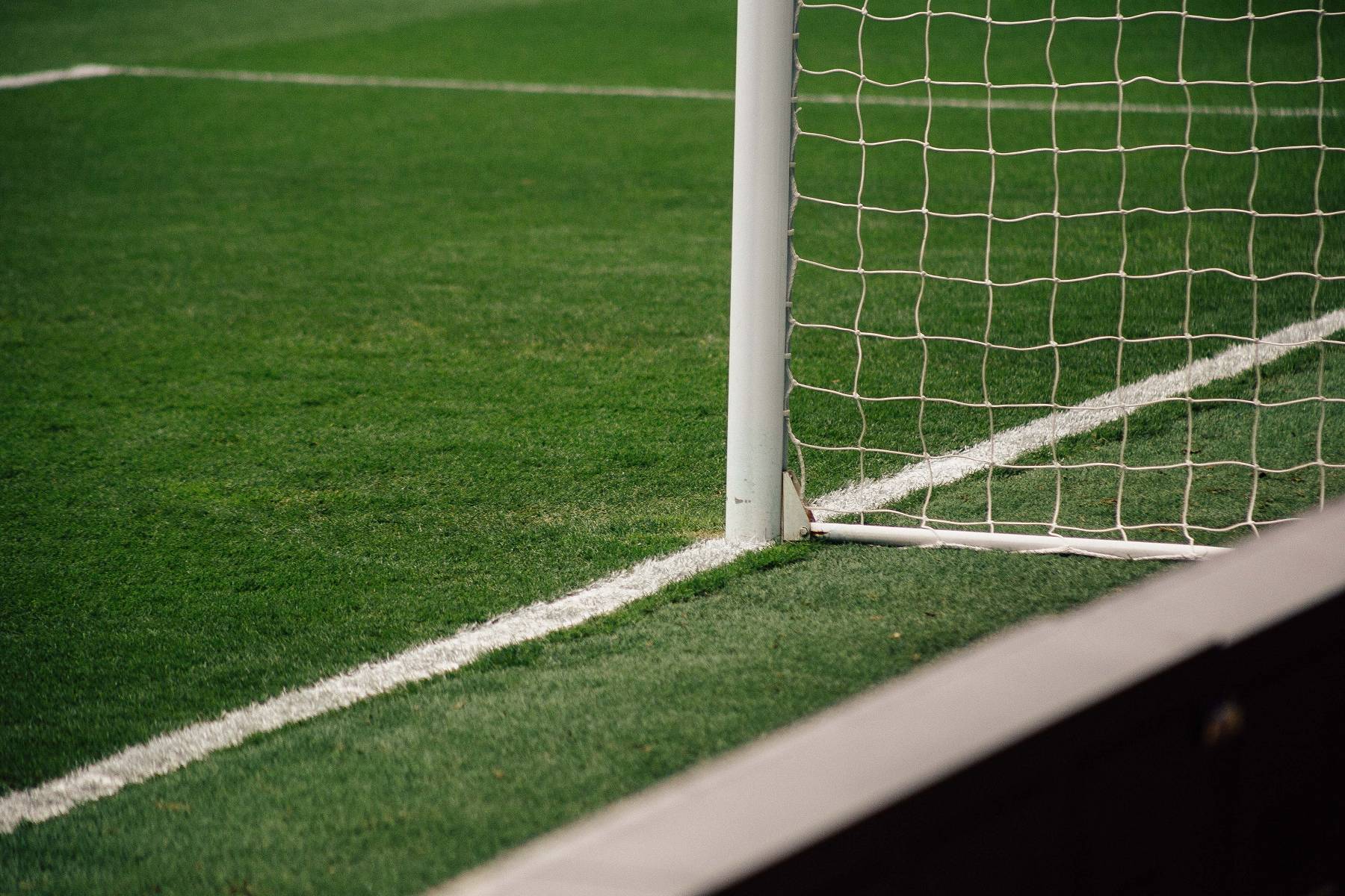 Fußball-Saison 2019/2020 - Wie hat sich die Bundesliga und der Fußball in Deutschland sowie International an Corona angepasst?