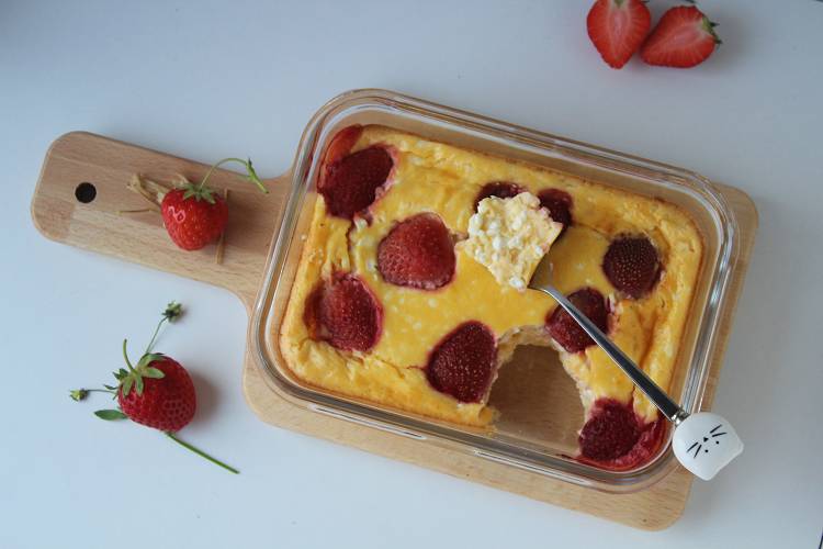 Proteinreicher Hüttenkäse Auflauf mit Obst