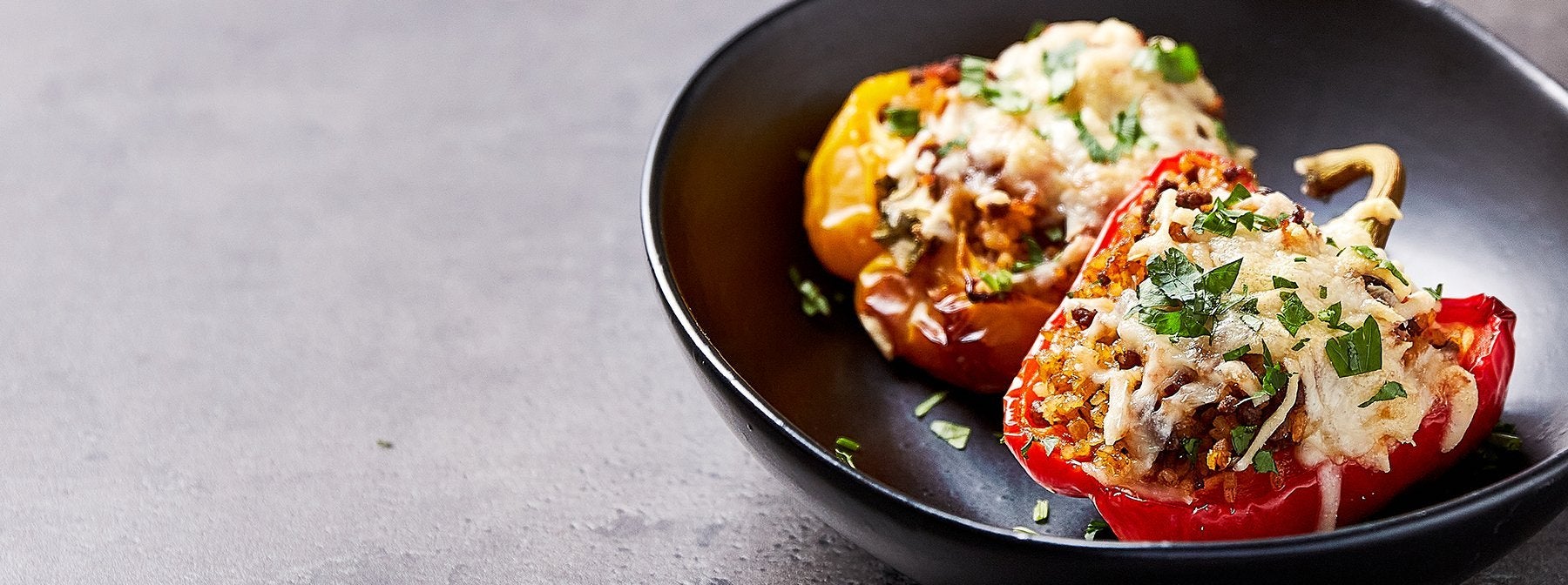 Gefüllte Paprika mit Rinderhack & Bulgur-Weizen | Stimmungsaufhellende Gerichte