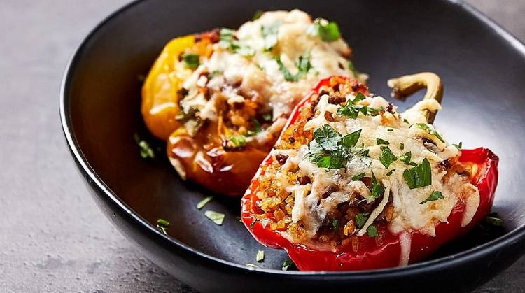 Gefüllte Paprika mit Rinderhack & Bulgur-Weizen | Stimmungsaufhellende Gerichte