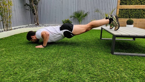Brust-Workouts für zu Hause | Mit und ohne Equipment