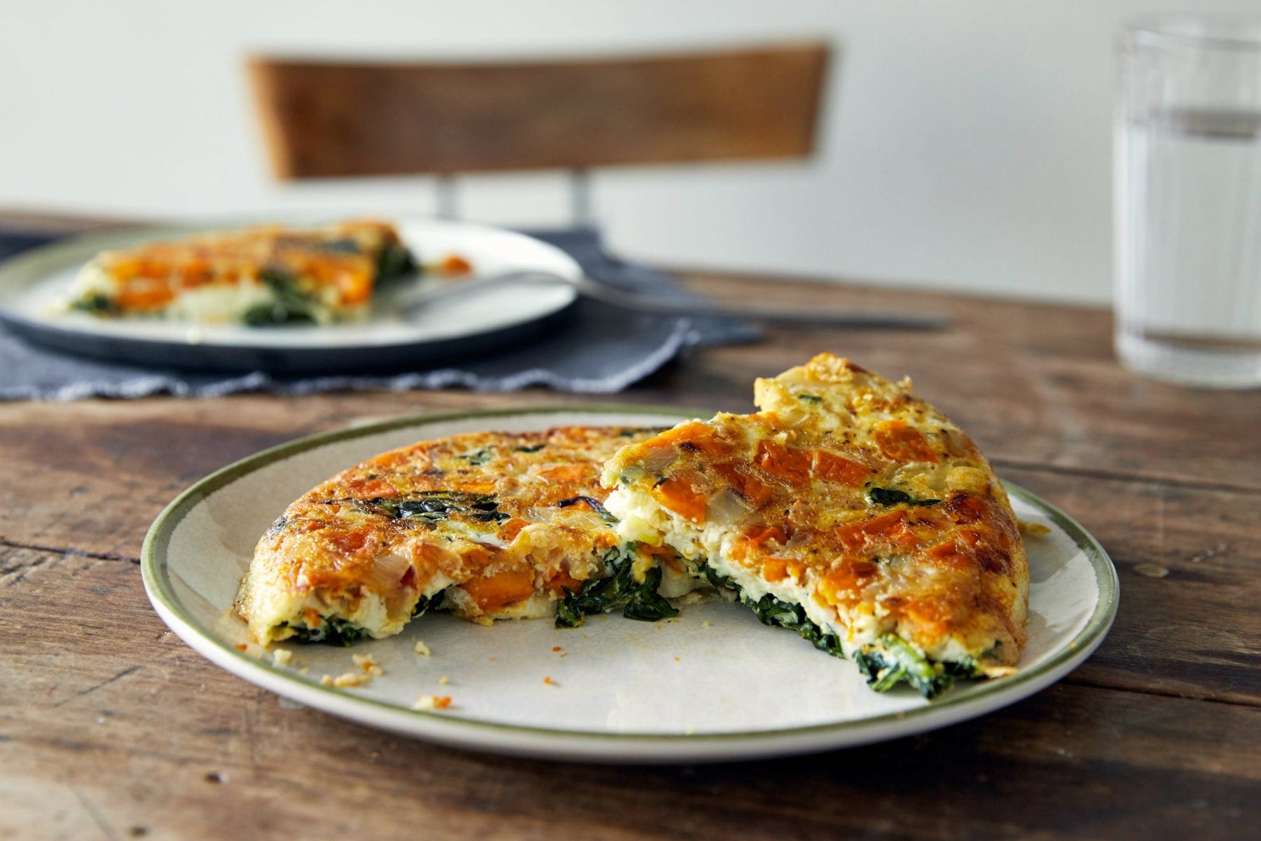 Süßkartoffel Frittata mit Grünkohl & Zwiebeln