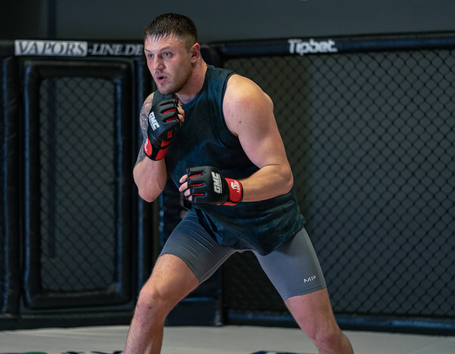 Die Vorbereitung auf sein MMA Debüt | On the Wall mit Michael Smolik