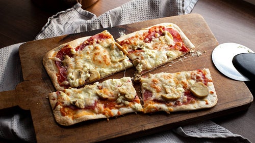 Protein Pizza mit knusprigem Boden