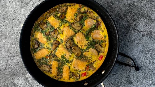 Frittata mit Lachsfilet und Champignons