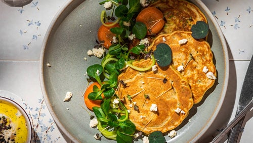 Zucchini Pfannkuchen mit Schafkäse