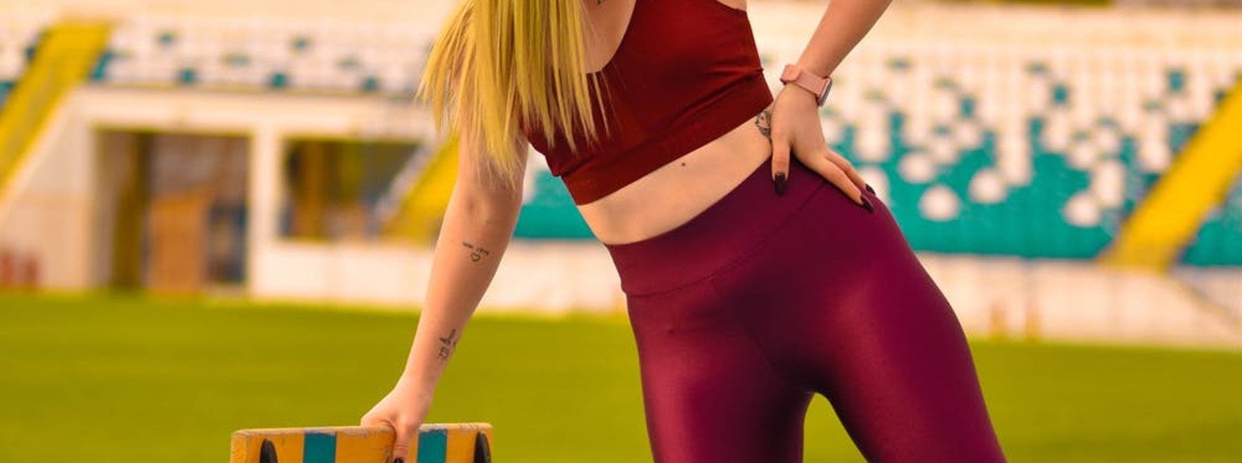 Wieso du "Hip Dips" (Hüftdellen) nicht durch Sport loswirst - und wieso das auch gar nicht nötig ist