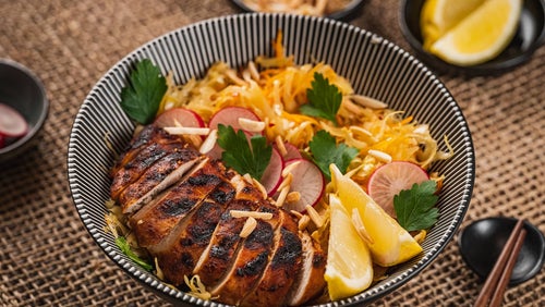 Asiatischer Krautsalat mit gegrilltem Hühnchen | Meal Prep Rezept