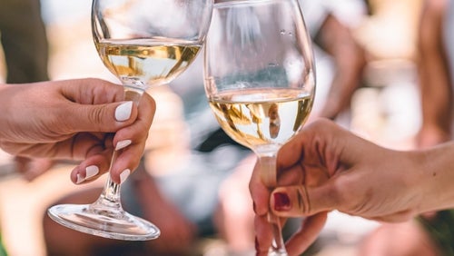 Nur 2 Gläser Wein können die täglich empfohlene Menge an Zucker übersteigen
