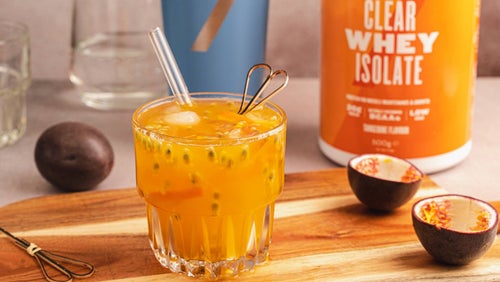 Clear Whey Tangerine Cocktail mit Passionsfrucht