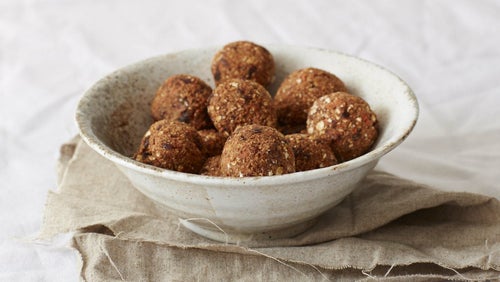 8 leichte Rezepte für Protein-Bällchen | Protein- & Energiebällchen ohne Backen