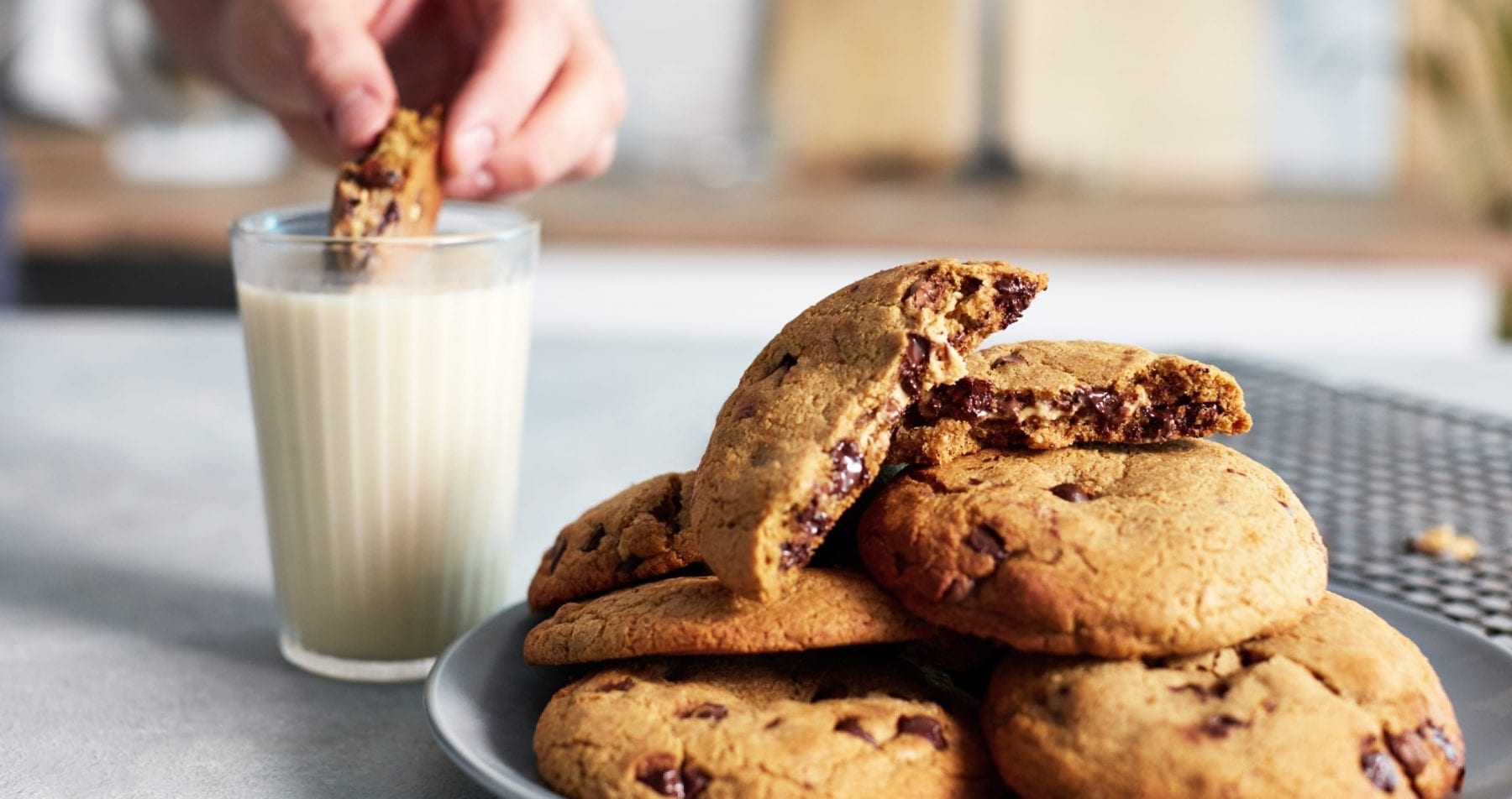 Mit Erdnussbutter gefüllte Protein Cookies
