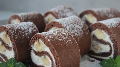 Proteinreiche Schoko Bananen Biskuitrolle