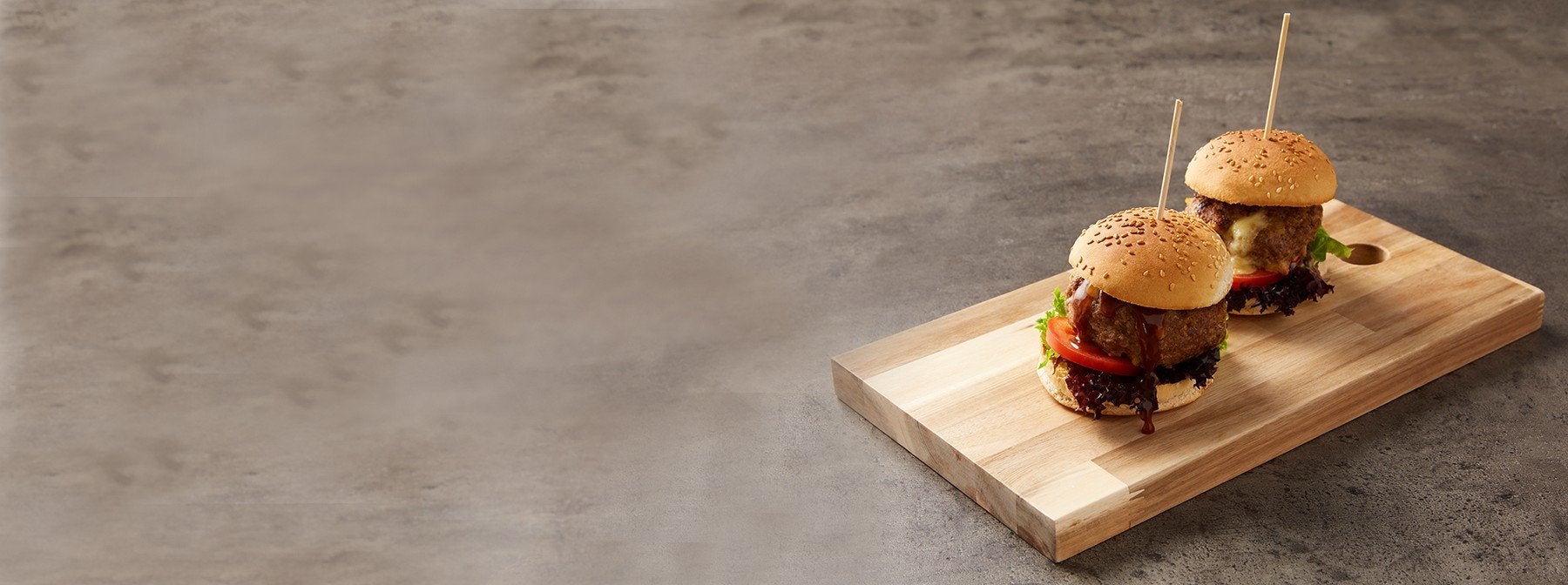 Mit Mozzarella gefüllte Burger