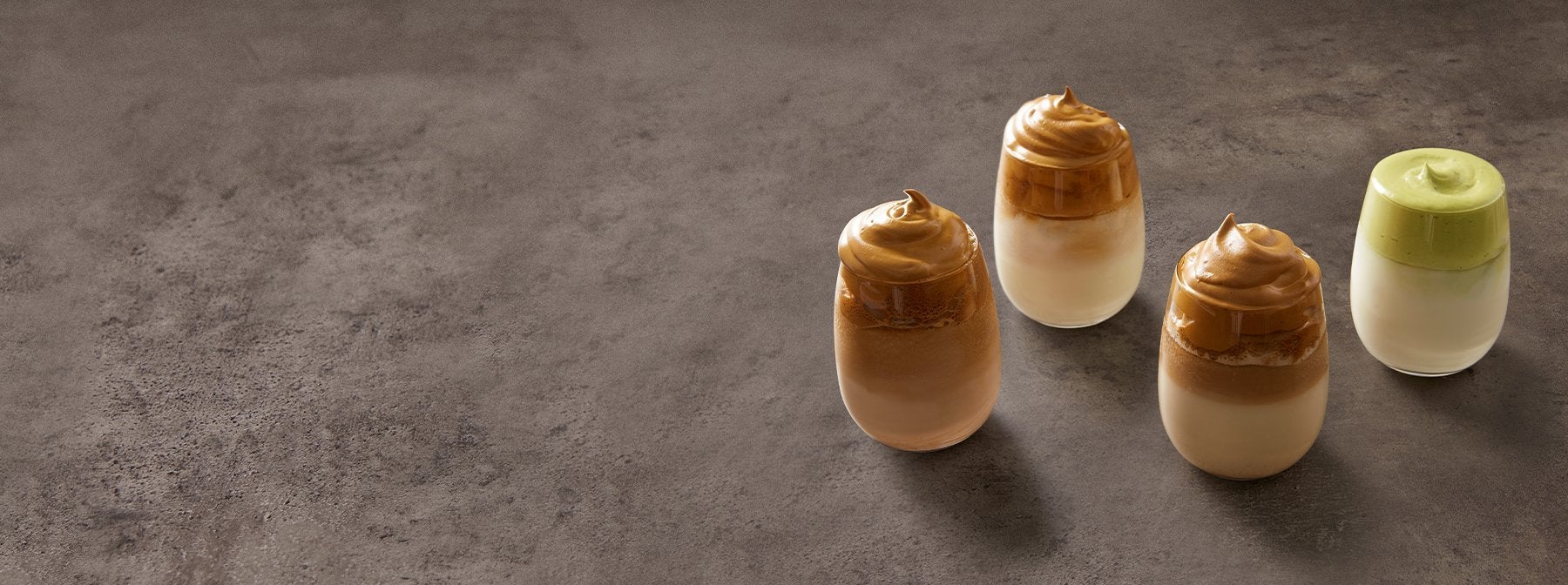 Proteinreicher Dalgona Kaffee Zweierlei