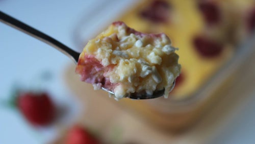Proteinreicher Hüttenkäse Auflauf mit Obst