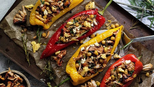 Gefüllte Jackfrucht Paprika mit gerösteten Kichererbsen