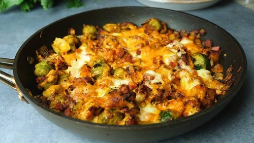 Sprossen-Pancetta-Auflauf mit Käse